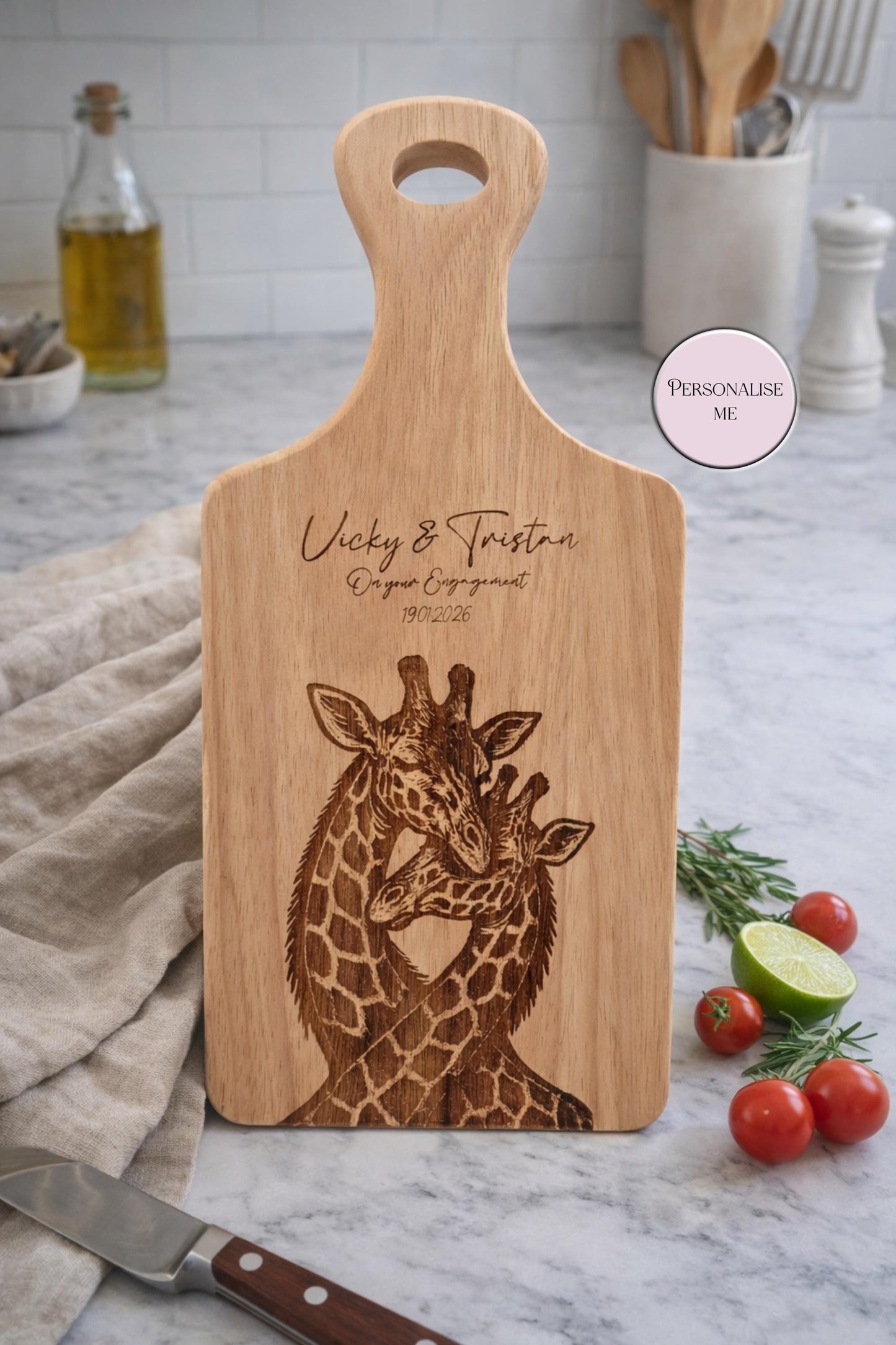 Personalised Giraffe Engraved Wooden Chopping Board – Couples Gift | Wedding, Anniversary & Housewarming