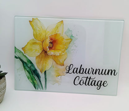 Personalised Daffodil Glass Chopping Board – Floral Kitchen Gift | Cheese Board & Worktop Saver