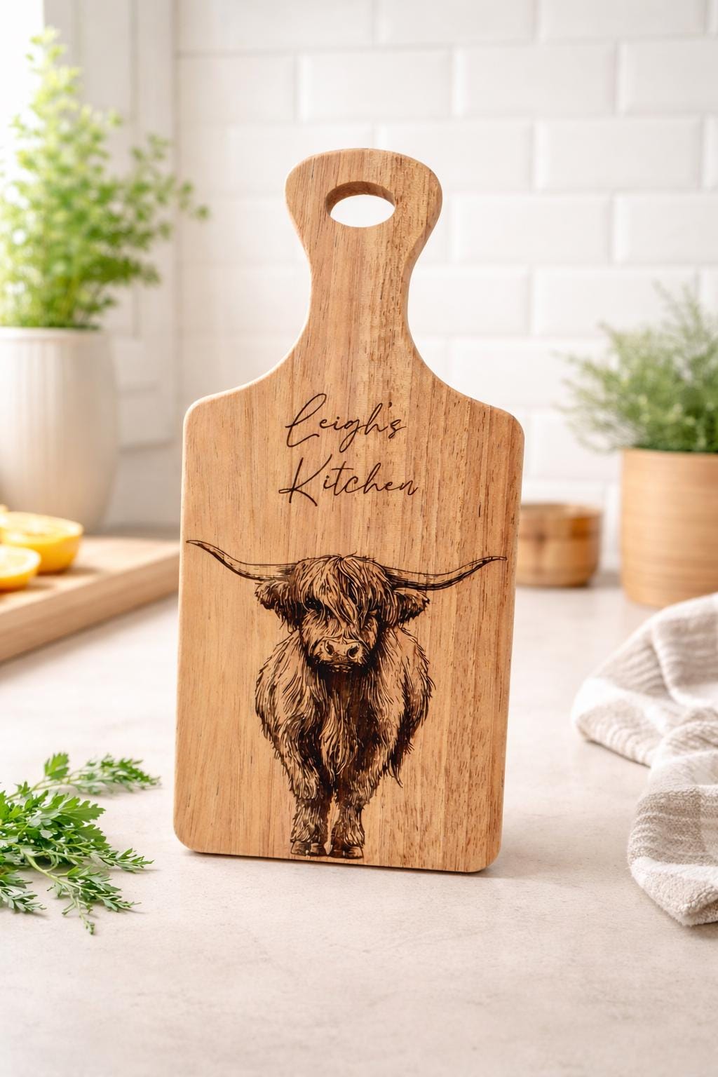 Personalised Highland Cow Chopping Board – Engraved Wooden Kitchen Gift