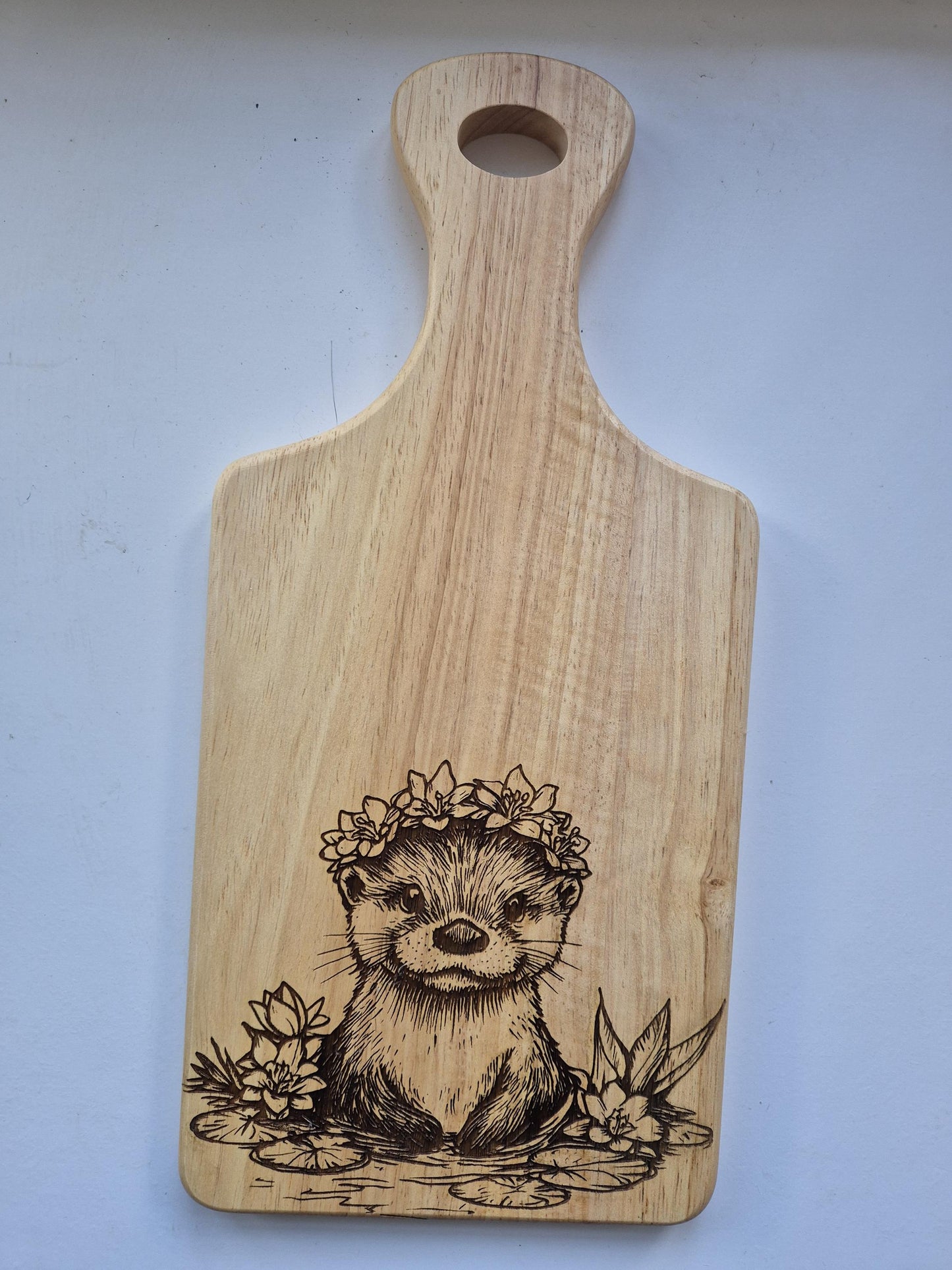 Personalised Otter Cutting Board – Custom Engraved Wooden Kitchen Gift