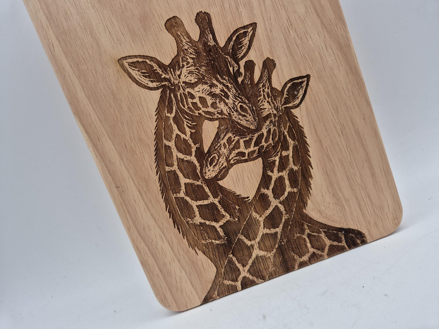 Personalised Giraffe Engraved Wooden Chopping Board – Couples Gift | Wedding, Anniversary & Housewarming