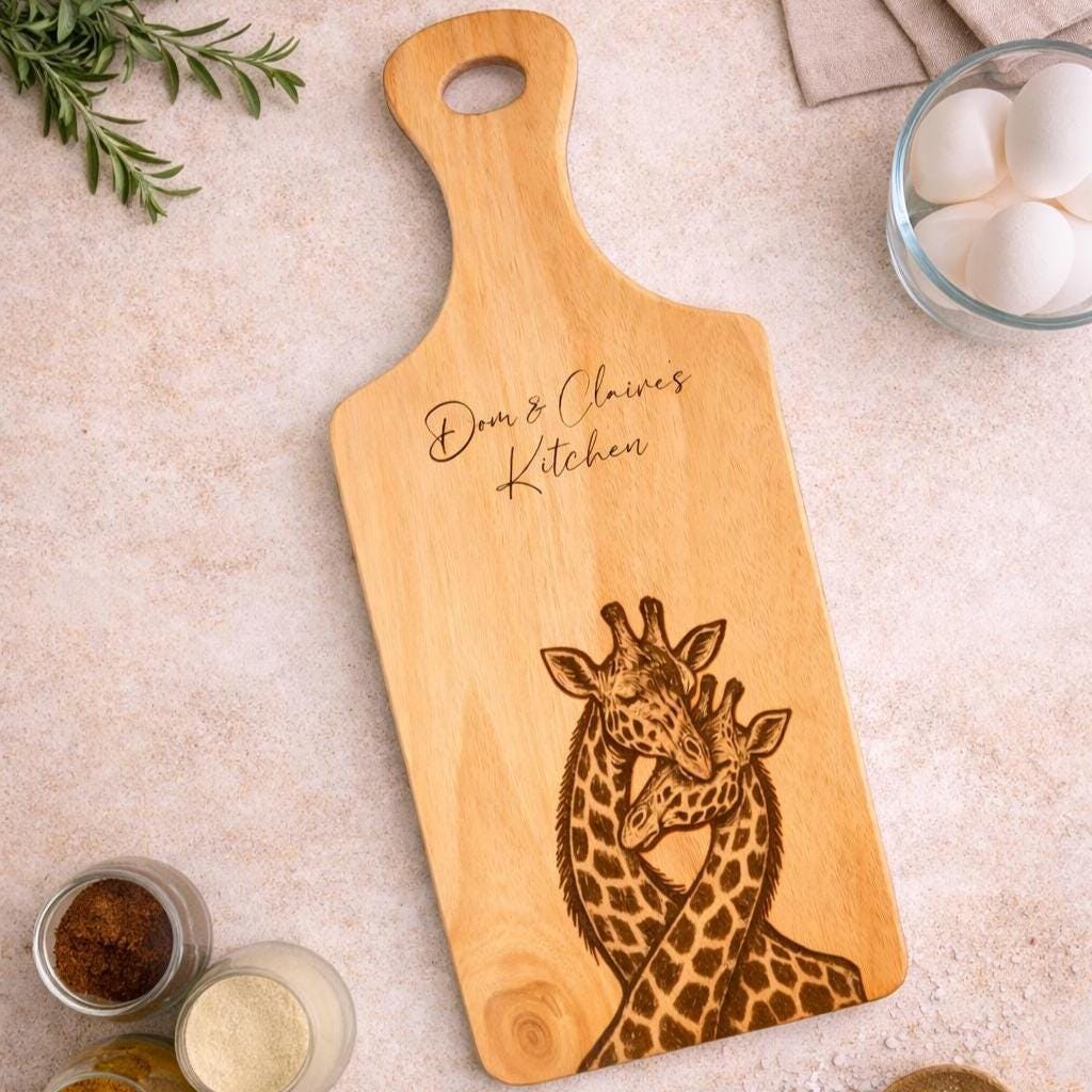 Personalised Giraffe Engraved Wooden Chopping Board – Couples Gift | Wedding, Anniversary & Housewarming