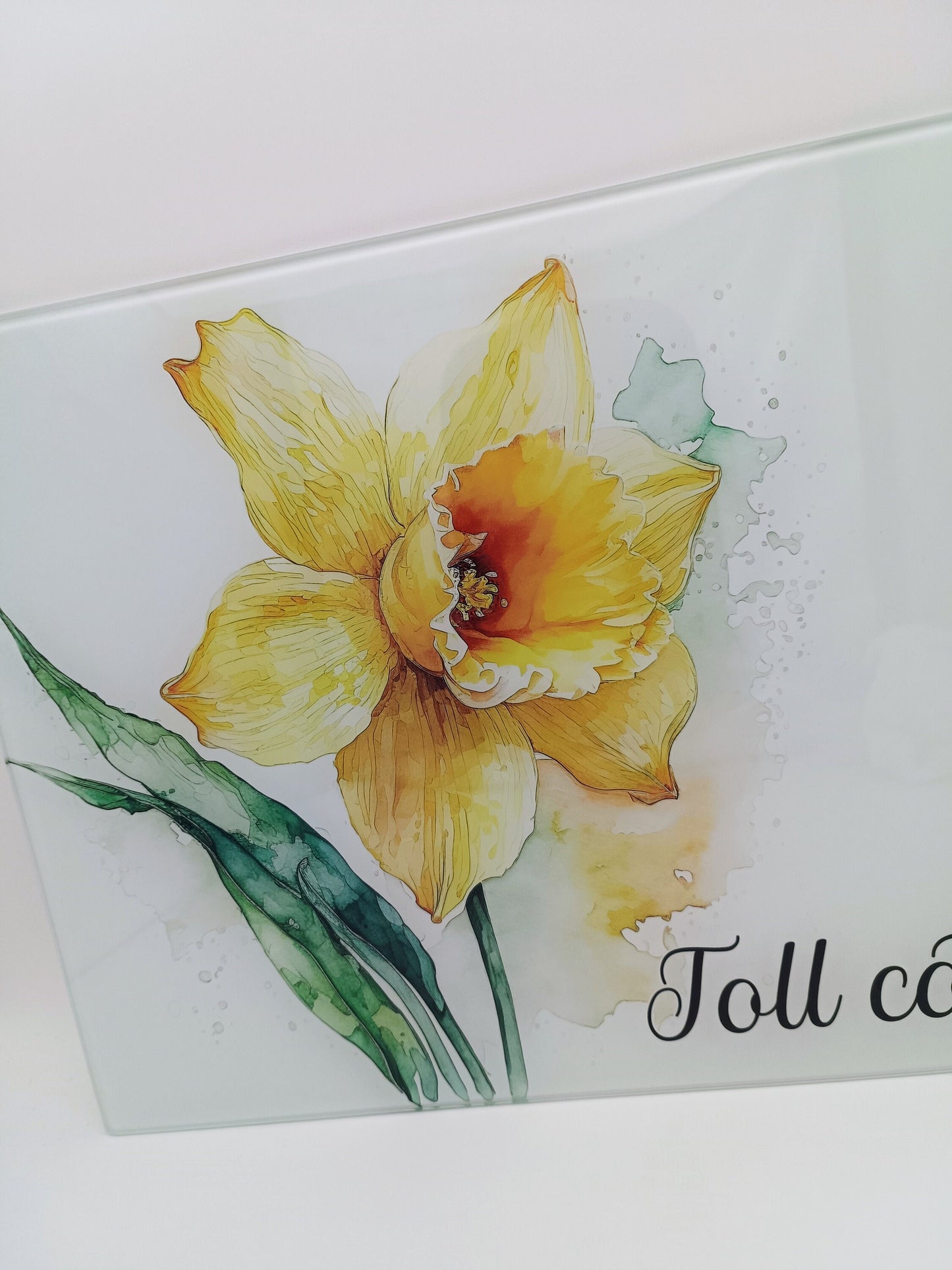 Personalised Daffodil Glass Chopping Board – Floral Kitchen Gift | Cheese Board & Worktop Saver