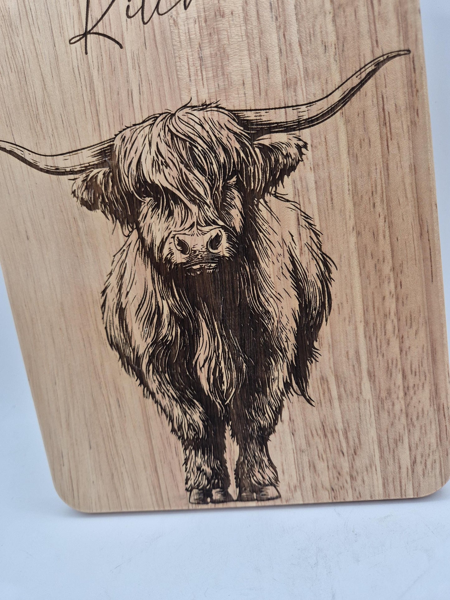 Personalised Highland Cow Chopping Board – Engraved Wooden Kitchen Gift