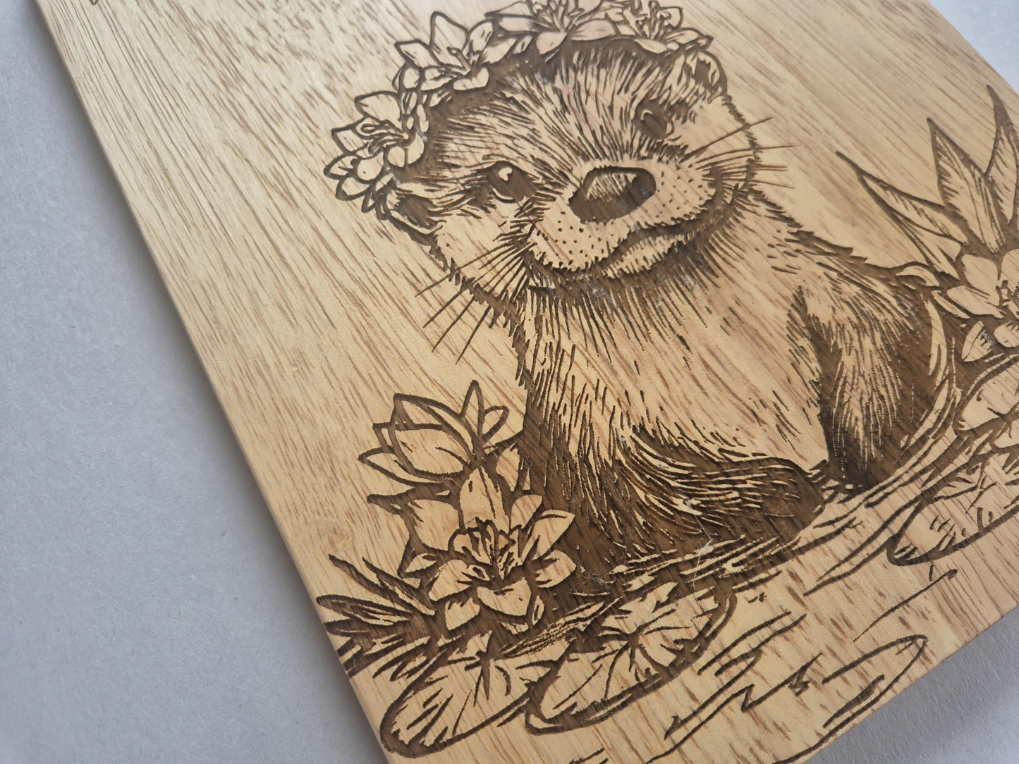 Personalised Otter Cutting Board – Custom Engraved Wooden Kitchen Gift