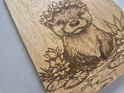 Personalised Otter Cutting Board – Custom Engraved Wooden Kitchen Gift