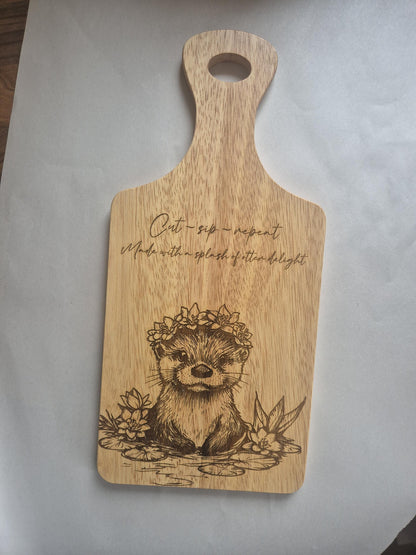 Personalised Otter Cutting Board – Custom Engraved Wooden Kitchen Gift