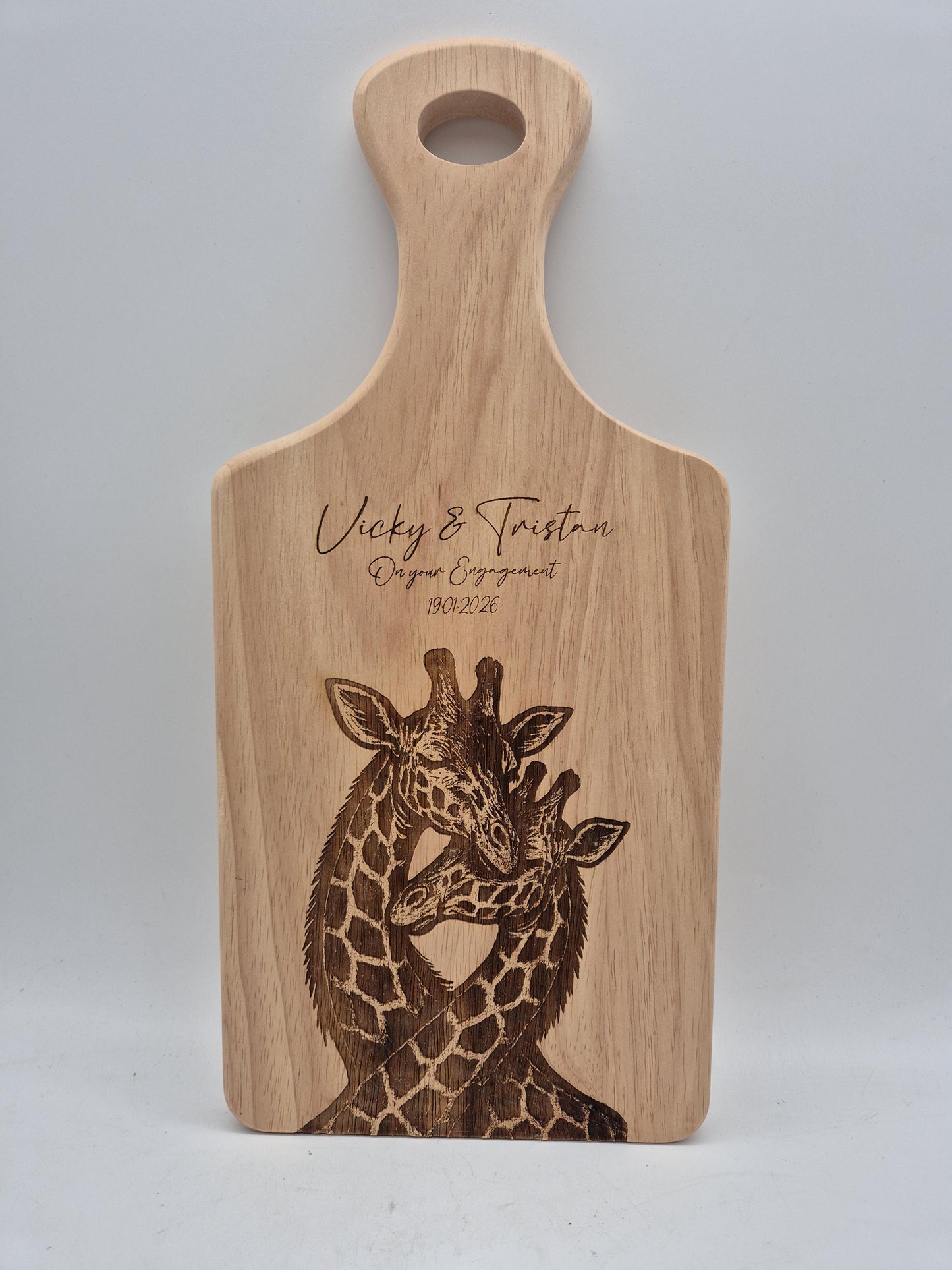 Personalised Giraffe Engraved Wooden Chopping Board – Couples Gift | Wedding, Anniversary & Housewarming