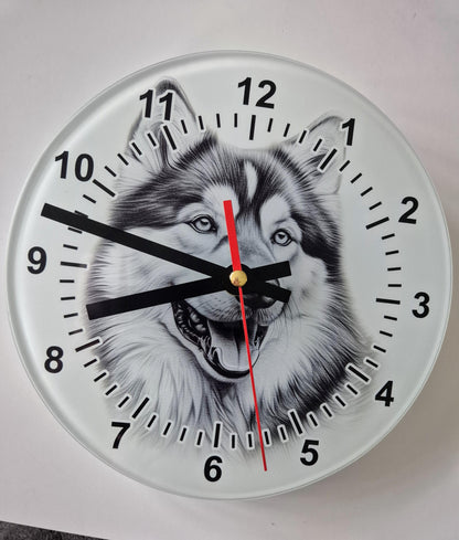 Alaskan Malamute Glass Wall Clock – 20cm & 30cm | Dog Lover Home Décor Gift